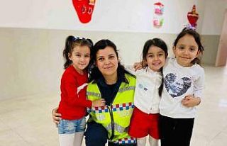 Jandarmadan anaokulu öğrencilerine trafik eğitimi