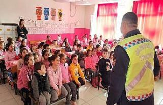 Jandarmadan öğrenci ve öğretmenlere trafik eğitimi