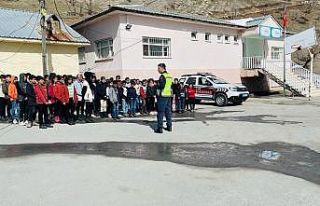 Jandarma’dan öğrencilere trafik semineri