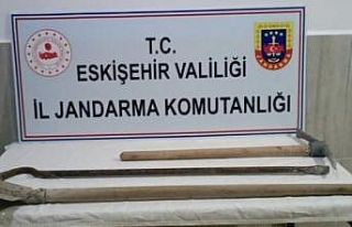 Kaçak kazı yapan 2 kişi suçüstü yakalandı