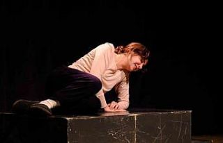 Kadın Oyunları Festivali’nde oyuncu Algı Eke...