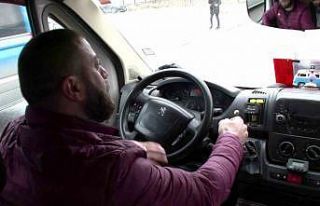 Kadın yolcuları rahatsız eden kişiyi uyarınca...