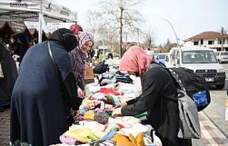 Kadınlardan depremzedelere el emeği destek
