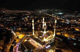 Kahramanmaraş’ta ilk teravih namazı çadırda...