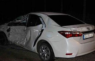 Kamyon ile otomobil çarpıştı, 2 kişi yaralandı