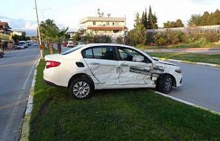 Kamyonun çarptığı otomobil, 50 metre ileride durabildi