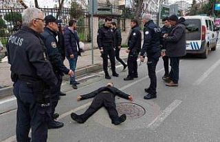 Kardeşini bıçaklayan genç sokakta baygın bulundu