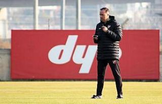 Karşıyaka, Selahaddin Dinçel’le yollarını ayırdı