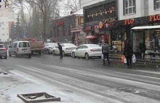 Kars’ta kar yağışı ve tipi etkili oluyor