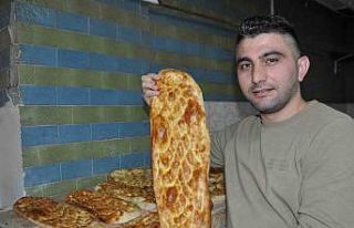 Kars’ta Ramazan pidesi tezgahlarda yerini aldı
