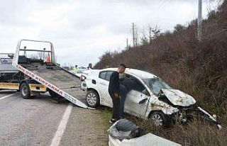 Kaygan yol kazaya sebebiyet verdi: 2 yaralı