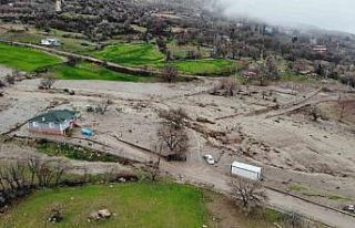 Kayıp 2 kişinin arama çalışması dron ile görüntülendi