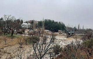 Kayıp iki kişiyi arama çalışmaları sürüyor