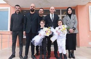 Kaymakam Ekinci, depremzede öğrencileri ziyaret...