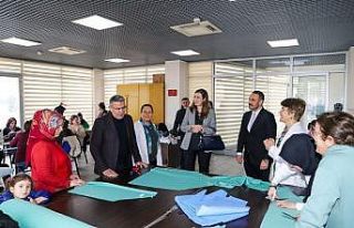 Kaymakam Polat ve Başkan Güler kadınların çalışmalarını...