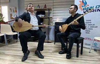 Kimi bağlama çalıyor, kimi piyano: "Sanat...