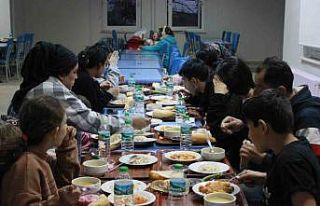 Kırklareli’nde depremzedeler ilk iftarını yaptı