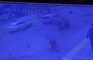 Kırmızı ışıkta bekleyen araca silahlı saldırının...