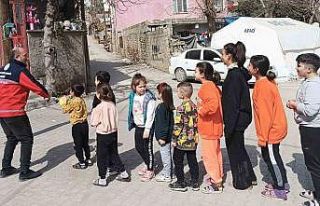 Kırşehirli gönüllü psikososyal destek ekibi deprem...