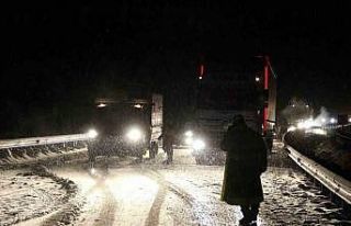 Kızıldağ Geçidinde kar tipi etkili oldu