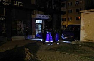 Kızını darp eden kocasına sinirlenip balkondan...