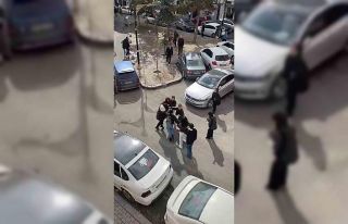 Kızların meydan savaşı, saç baş birbirine girdiler