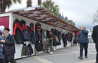 Konteyner çarşıda esnaf satışlara başladı