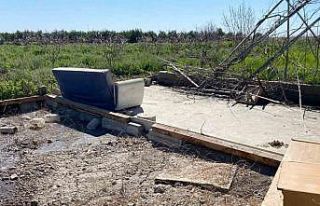 Konteyner evi çalanlar, aracı çamura saplanınca...