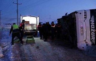 Kontrolden çıkan yolcu otobüsü devrildi: 1 ölü,...