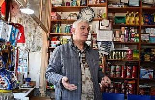 Köydeki çocukların bakkal amcası