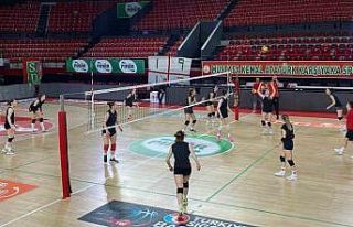 KSK Voleybol, Yeşilyurt maçının hazırlıklarını...