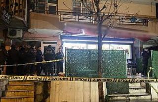 Küçükçekmece’de kıraathanede silahlı kavga:...