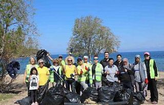 Küdür Yarımadası’nda sahil temizliği yapıldı