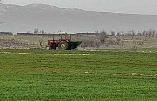 Kulp’ta çiftçiler ekinlerini gübrelemeye başladı