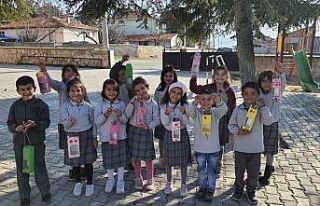 Kuşların yuvalarını minikler yaptı