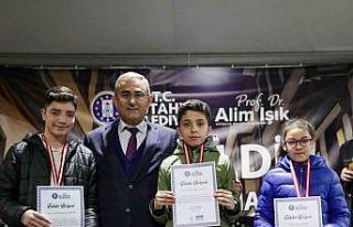 Kütahya Belediyesi, en çok kitap okuyan öğrencileri...