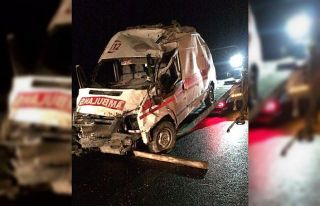 Kütahya’da ambulans devrildi: 3 yaralı