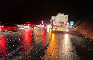 Kütahya’da sağanak yağış nedeniyle yola düşen...