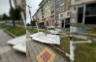 Kütahya’da şiddetli fırtına nedeniyle uçan...