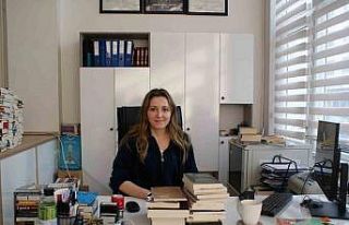 Kütüphane müdürlüğüne atanan Kula göreve başladı