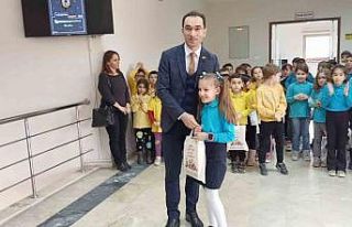 Kütüphaneler haftasında çok metaryal alan öğrencilere...