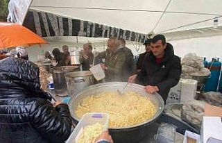 Lapseki Belediyesi deprem bölgesinde iftarlara başladı