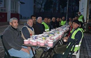 Lapseki Belediyesi deprem bölgesinde iftarlara devam...