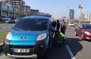 Lastiği patlayan sürücüye devlet eli