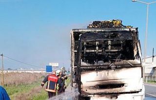 Limon yüklü kamyonda çıkan yangın maddi hasara...