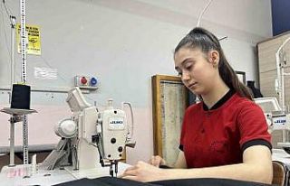 Lise öğrencileri kolları sıvadı, depremzedeler...