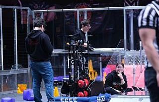Lise öğrencileri ’robot’larıyla yarışıyor