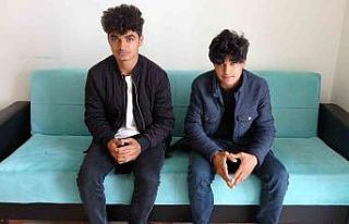 Liseli kardeşlerin deprem anında yürek ısıtan...