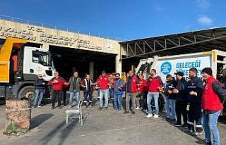 Maaşını alamayan Karşıyaka Belediyesi işçileri...