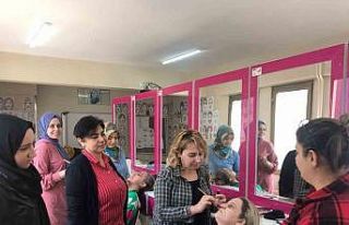 Makyajla bir saatte 50 yaş yaşlanan kursiyerler...
